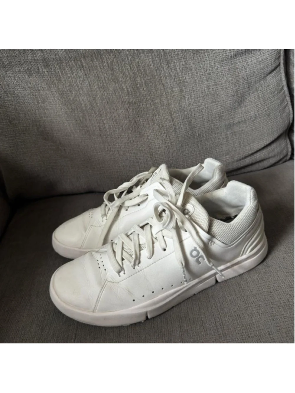 On Running Cloudswift white sneakers #running #cloudswift